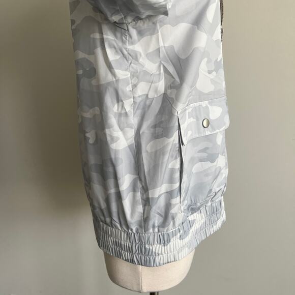 Chico's Zenergy Camo Mix Jacket UPF 50 Frosted Gray Chico's 1 Medium 8 NWT - Picture 4 of 10